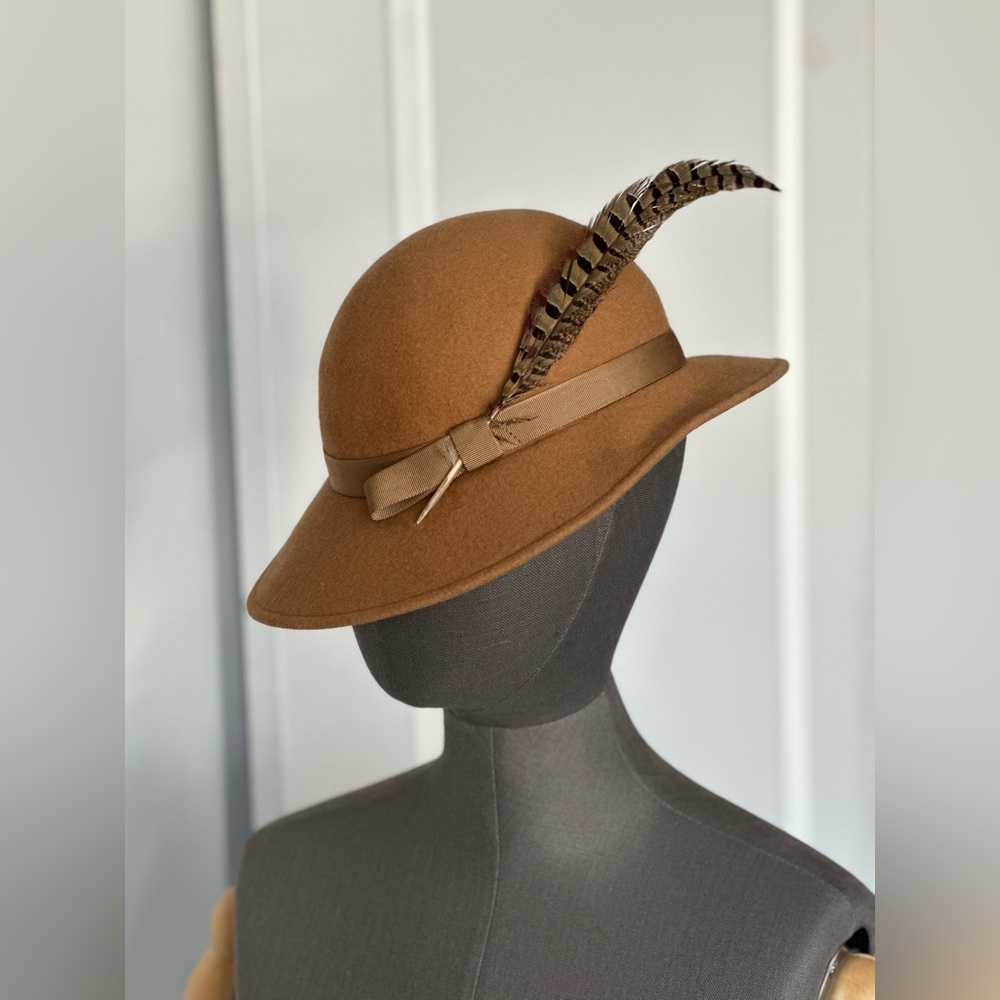 Vintage 1960s Wool Felt Cloche Hat with Feather
